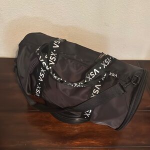 NWT 🆕 |• Victoria’s Secret•| VSX Black Duffel Bag